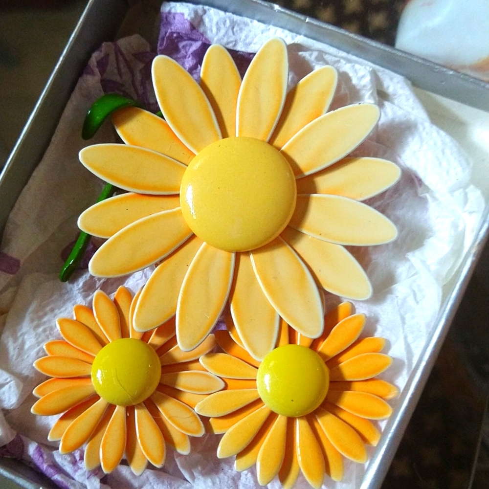 Vintage flower pin with matching earrings